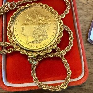 Luxurious Gold Coin Pendant Necklace